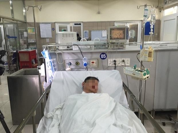 Một nam bệnh nhân được điều trị tại Trung tâm chống độc- BV Bạch Mai vì ngộ độc rượu.