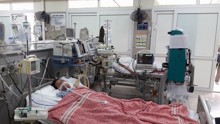 Nạn nhân ngộ độc đang điều trị tại Trung tâm chống độc- Bệnh viện Bạch Mai