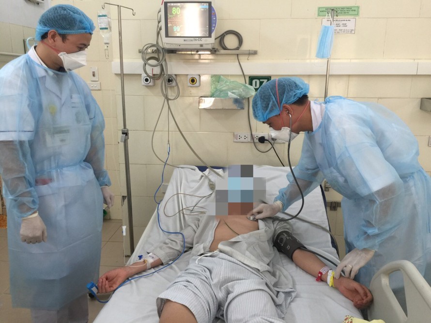 Bệnh nhân viêm não mô cầu đầu tiên đang điều trị tại Bệnh viện Bạch Mai