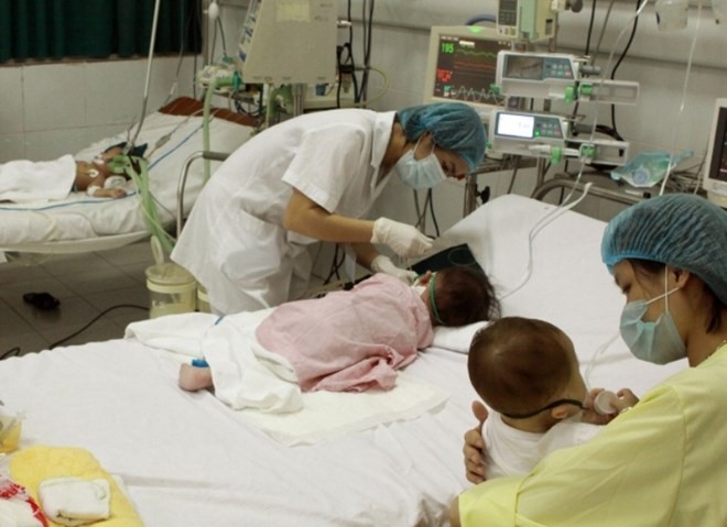 Điều trị cho trẻ mắc sởi tại Bệnh viện Nhi Trung ương. Ảnh: Internet