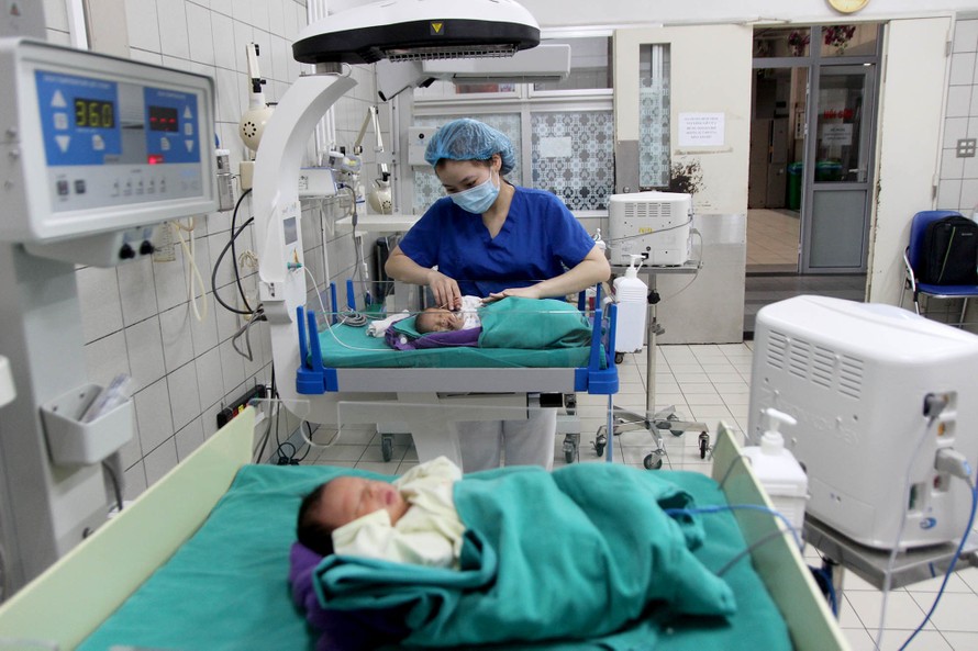 Các bé sơ sinh vừa chào đời được chăm sóc tại Khoa Phụ sản, Bệnh viện Bạch Mai. Ảnh: BV cung cấp