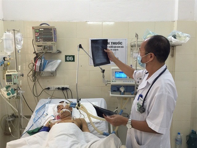 Điều trị cho bệnh nhân tại Trung tâm Bệnh Nhiệt đới Bạch Mai