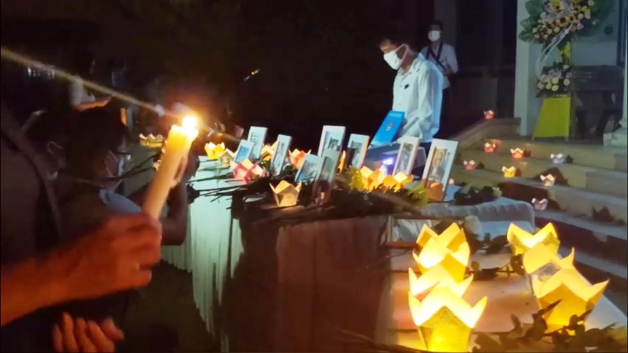 Xúc động lễ tưởng niệm sinh viên Nguyễn Văn Nhã. Ảnh cắt từ clip