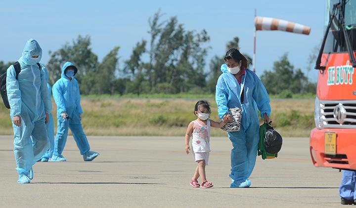 Chuyến đón công dân từ TPHCM về quê bằng máy bay của tỉnh TT-Huế