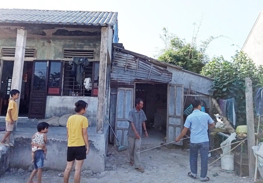 Khảo sát xây dựng nhà an toàn chống lũ tại xã Quảng An, do Quỹ hỗ trợ phát triển cộng đồng sống bền vững tài trợ một phần kinh phí