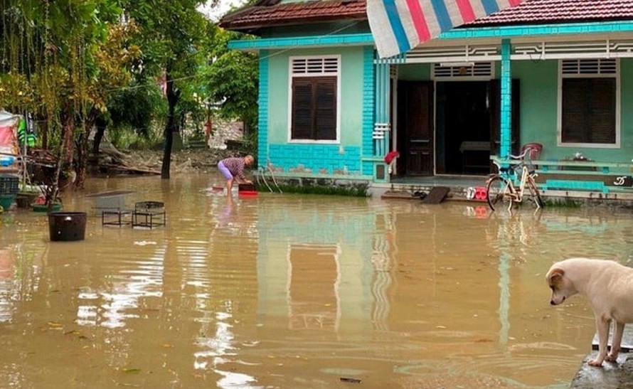 Ngập lụt tại đường Nguyễn Hữu Cảnh, TP Huế. Ảnh: CTV