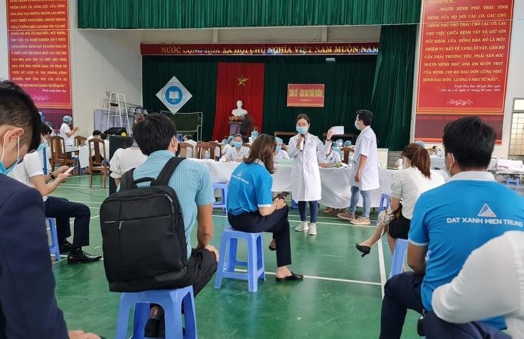 CDC Quảng Nam tiêm vắc xin COVID-19 đợt 3.