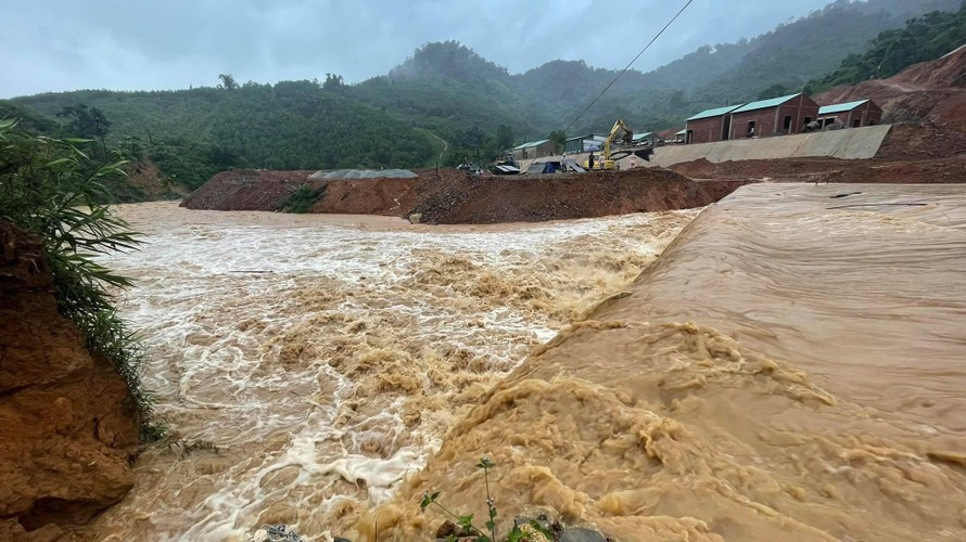 Bão Côn Sơn gây mưa lớn, nhiều nơi ở Quảng Nam bị cô lập
