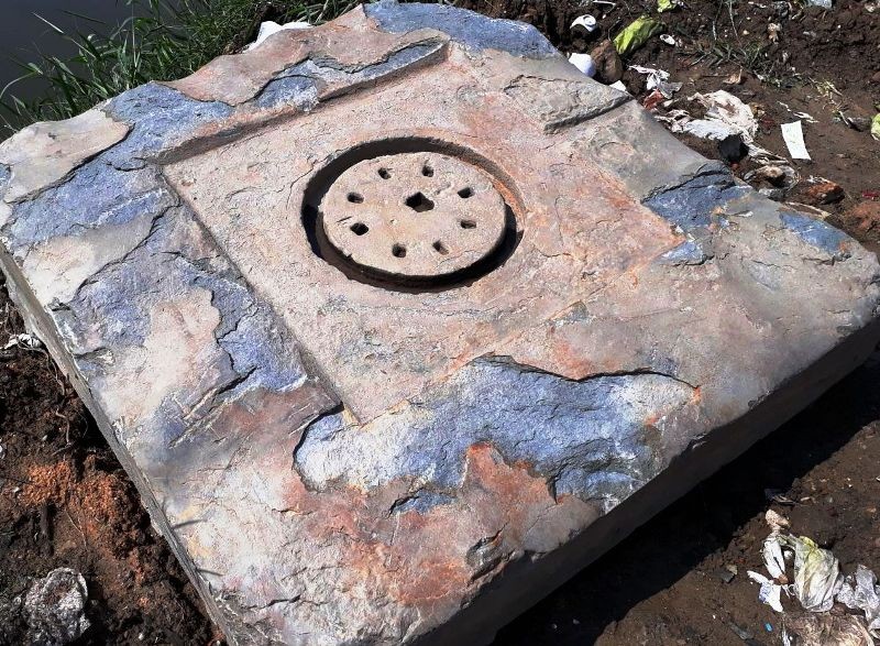 Hiện vật bằng đá hình khối, nghi là cổ vật có từ thời xa xưa thuộc nền văn hóa Chăm pa