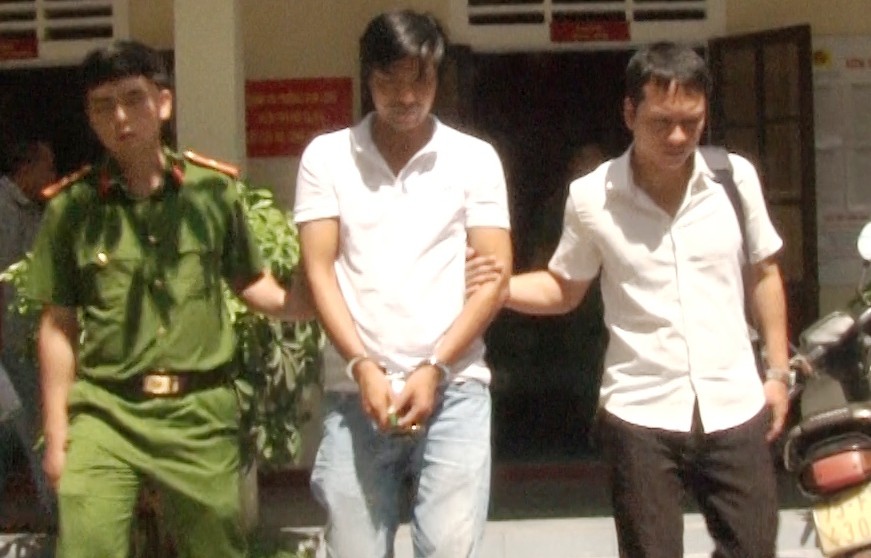 Nguyễn Văn Phú - đối tượng gây liên tiếp hai vụ đâm chém bị công an bắt giam