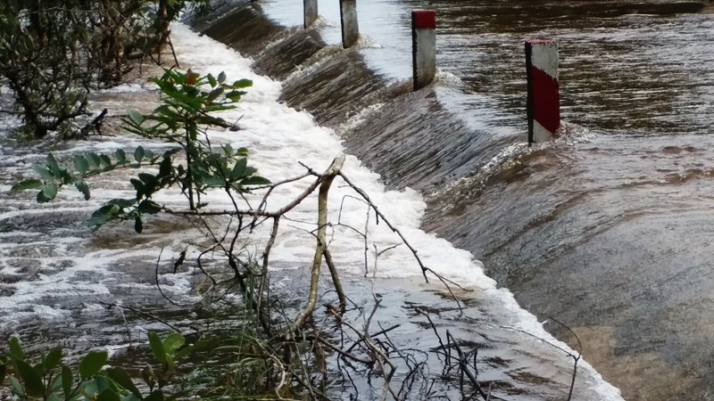 Đường Tỉnh nối các huyện Phong Điền, Quảng Điền (TT-Huế) vẫn còn ngập lụt, chia cắt