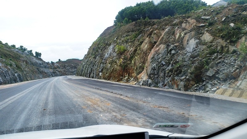 Cao tốc La Sơn - Túy Loan xuyên núi đá tạo nét chấm phá về hạ tầng giao thông trên núi rừng Trường Sơn hùng vĩ và hiểm trở