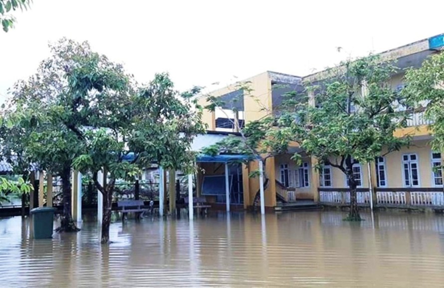 Đã có người chết, hơn 2.600 học sinh tại TT-Huế nghỉ học do ảnh hưởng áp thấp nhiệt đới và mưa lớn