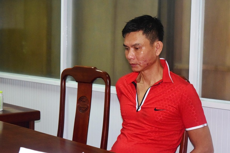 Nguyễn Văn Tiến là người nhiễm HIV, có lối sống "đốt tiền" hoang phí, rất xảo quyệt do có nhiều tiền án và nhiều kinh nghiệm trong vận chuyển ma túy; khi bị bắt Tiến luôn quanh co chối tội