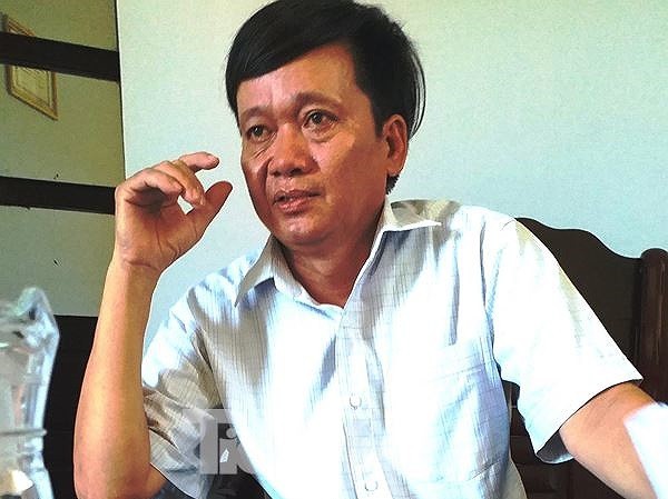 Ông Trần Văn Cân, người chỉ đạo công nhân làm thuê phá hoại cây trồng của dân vừa thôi chức Bí thư Đảng ủy xã Phong Xuân