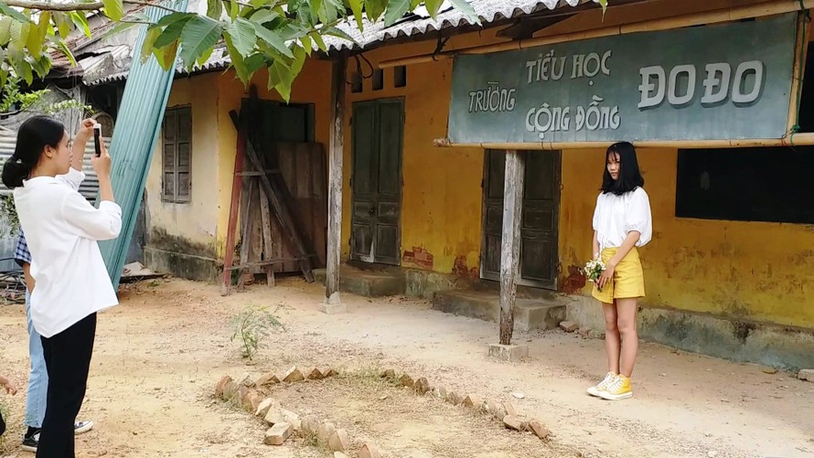 Sức hút của "Trường Tiểu học Cộng đồng Đo Đo" tại Thừa Thiên Huế vẫn rất mạnh mẽ, hấp dẫn sau nhiều ngày bộ phim "Mắt biếc" được công chiếu