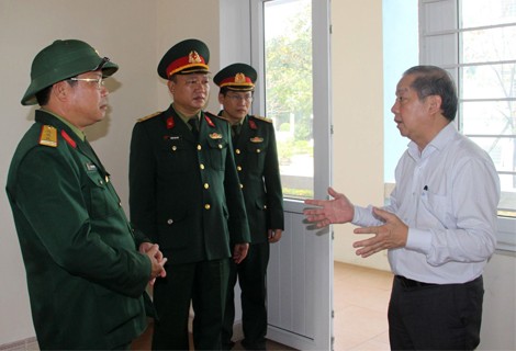 Chủ tịch UBND tỉnh Thừa Thiên Huế Phan Ngọc Thọ đích thân đi "tiền trạm" và kiểm tra công tác chuẩn bị khu cách ly tập trung tại Trường Cao đẳng nghề số 23 - Bộ Quốc phòng.