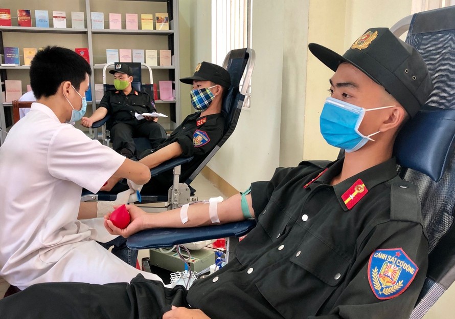 Chương trình hiến máu tình nguyện lần này tại Hương Thủy (TT-Huế) diễn ra với yêu cầu hết sức cấp thiết, nhằm bổ sung nguồn máu dự trữ, khắc phục tình trạng thiếu máu, nhất là trong thời gian phòng chống dịch COVID-19.