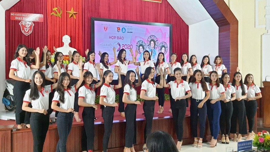 30 thí sinh lọt vào vòng bán kết cuộc thi Hoa khôi Đại học Huế 2020.