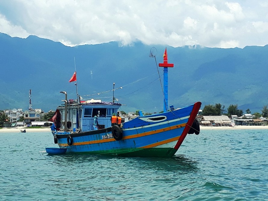 Tạm giữ tàu cá đưa người từ Đà Nẵng về TT-Huế để tránh dịch trái quy định.