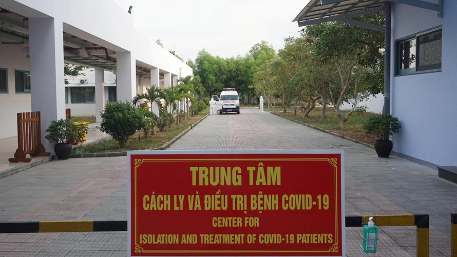 Trung tâm cách ly và điều trị bệnh COVID-19 - Bệnh viện T.Ư Huế (cơ sở 2) hiện điều trị cho 18 bệnh nhân mắc COVID-19 từ Đà Nẵng và Quảng Nam chuyển ra. 