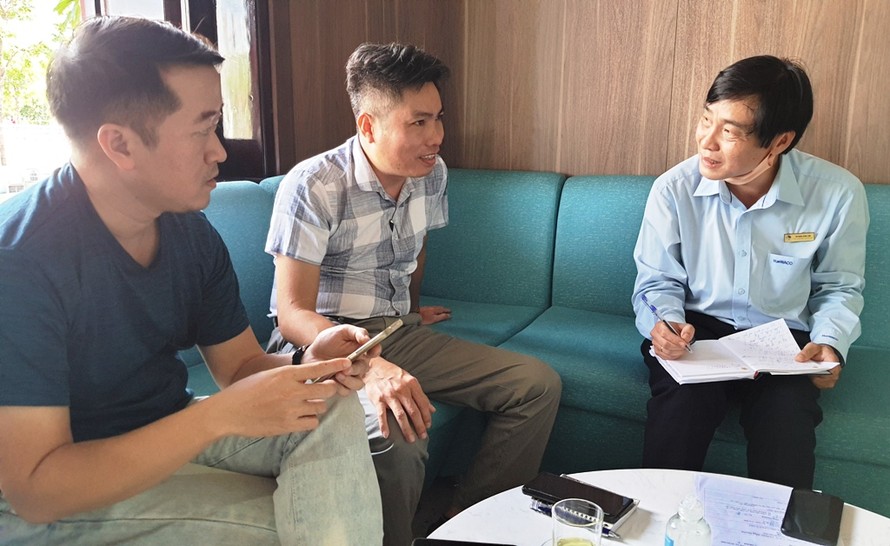 Hồ Đặng Xuân Lâm, đại diện Cty CP Cấp nước Thừa Thiên Huế, giải thích lý do giấy báo tiền nước của 1 hộ gia đình đội từ vài trăm nghìn đồng/kỳ lên mức "khủng" hơn 42 triệu đồng.