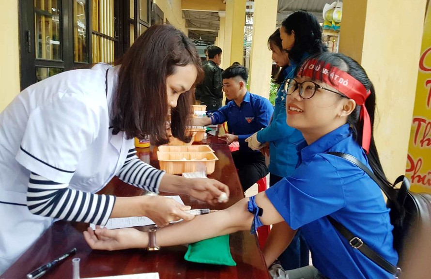 Chủ nhật Đỏ tại Quảng Nam: Đội mưa lạnh đi hiến máu cứu người