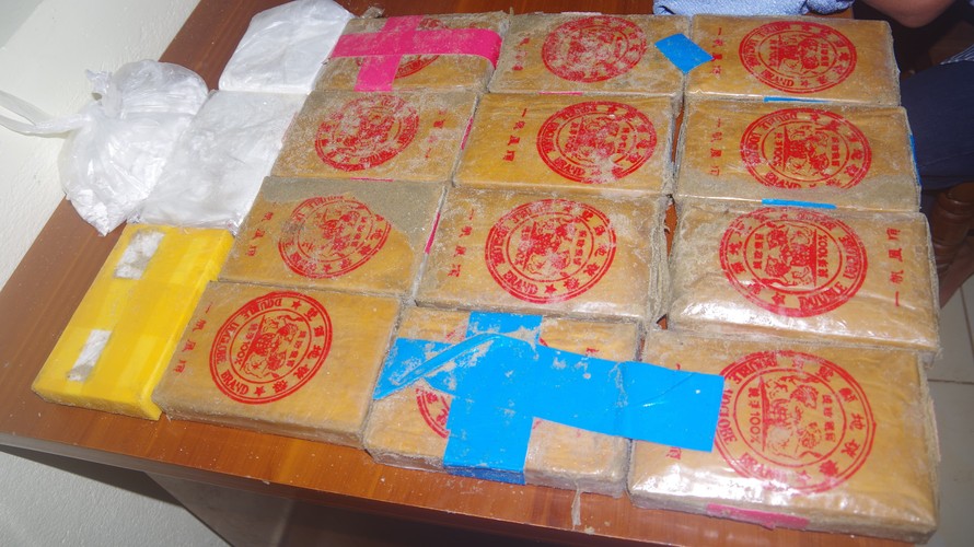 Số heroin trôi dạt ở bờ biển Quảng Nam được người dân nhặt được và giao nộp 