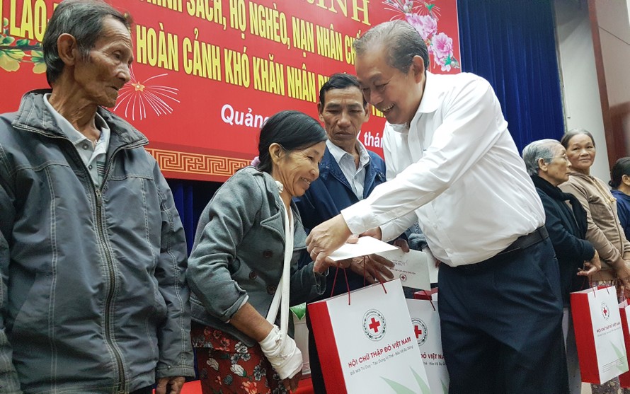Phó Thủ tướng tặng quà Tết cho gia đình chính sách, người nghèo ở Quảng Nam