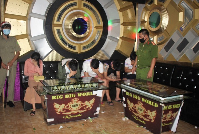 Hàng chục thanh niên nam nữ mở tiệc ma túy trong quán karaoke giữa mùa dịch