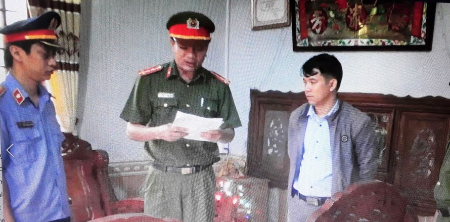 Lê Minh Trí bị bắt vì hành vi làm giả giấy tờ. ảnh CA