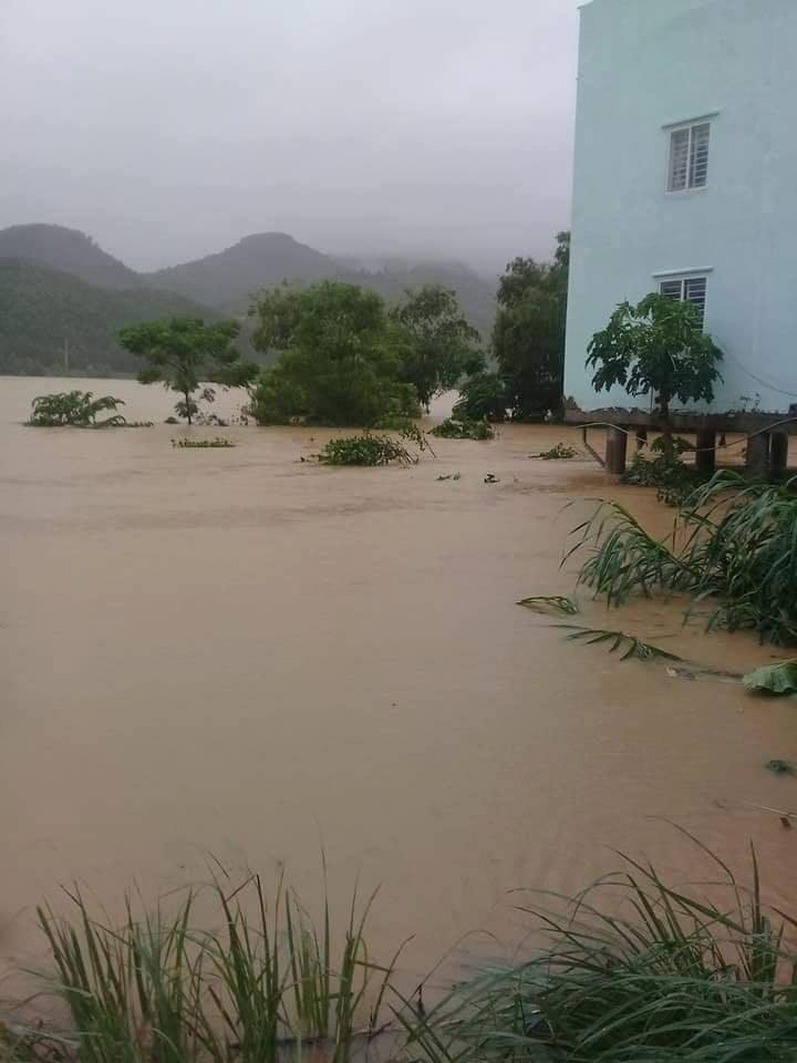 Nước lũ dâng cao tại xã Đại Đồng, huyện Đại Lộc