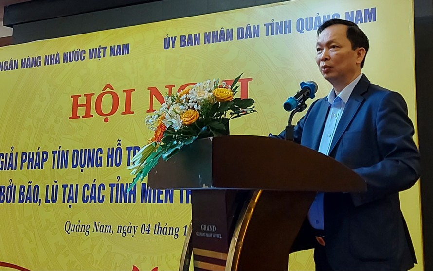 Phó thống đốc thường trực Ngân hàng Nhà nước Đào Minh Tú nhấn mạnh, cần đẩy mạnh triển khai tín dụng tiêu dùng, để người dân không bị sa vào tín dụng đen. 