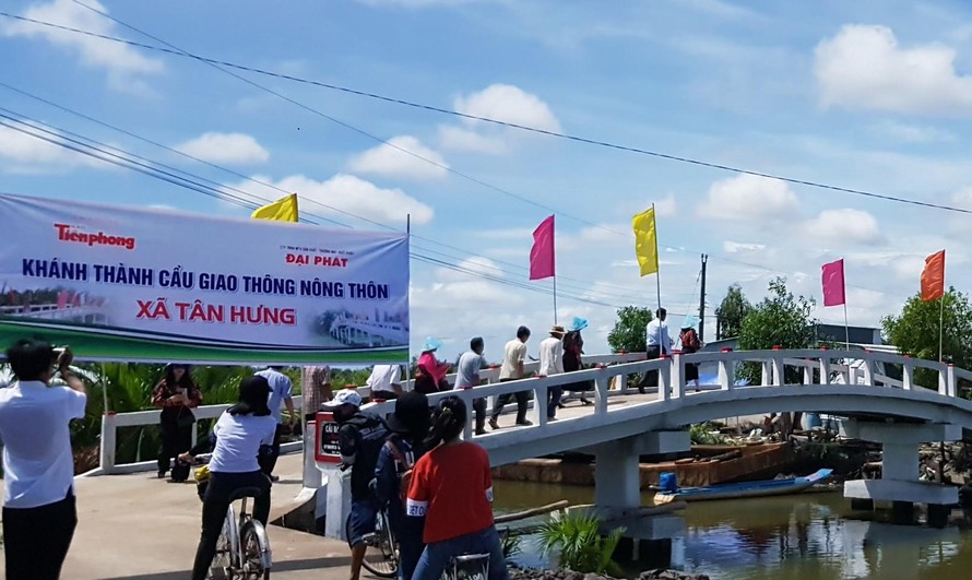 Báo Tiền Phong khánh thành cầu giao thông nông thôn tại Cà Mau
