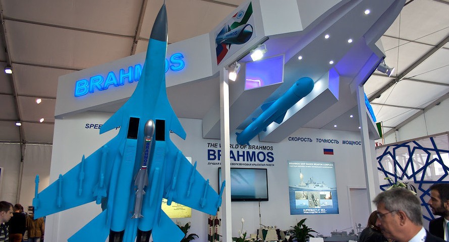 Tên lửa BrahMos trưng bày tại triển lãm. Ảnh: Sputnik