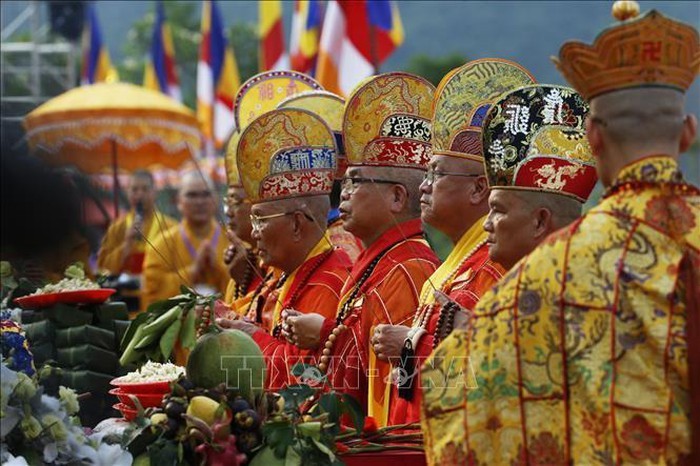 Các Hòa thượng, sư tăng, dự Lễ cầu nguyện Quốc thái dân an. Ảnh: Lâm Khánh/TTXVN