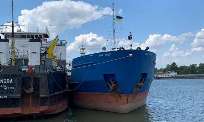 Cơ quan an ninh Ukraine (SBU) cáo buộc tàu Nika Spirit tham gia bắt giữ ba tàu Ukraine tháng 11/2018. Ảnh: Reuters.