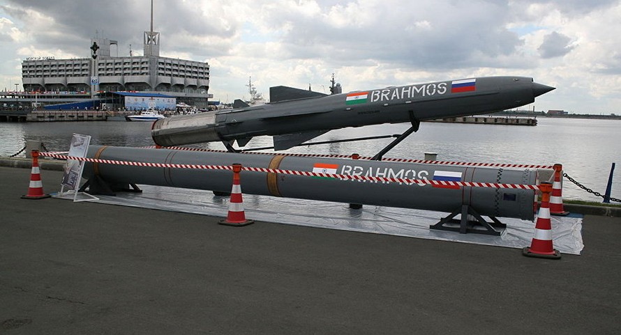 Tên lửa hành trình siêu thanh BrahMos do Ấn Độ và Nga hợp tác phát triển.