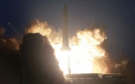 Tên lửa Triều Tiên rời bệ phóng ngày 6/8. Ảnh: KCNA