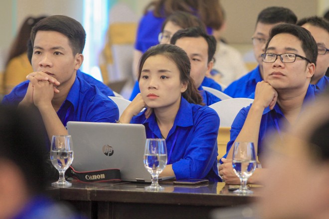 Đảng viên trẻ còn nhiều khó khăn trong quá trình thực hiện Di chúc Chủ tịch Hồ Chí Minh gắn với việc rèn luyện tính trách nhiệm, nói đi đôi với làm. Ảnh: Duy Phạm