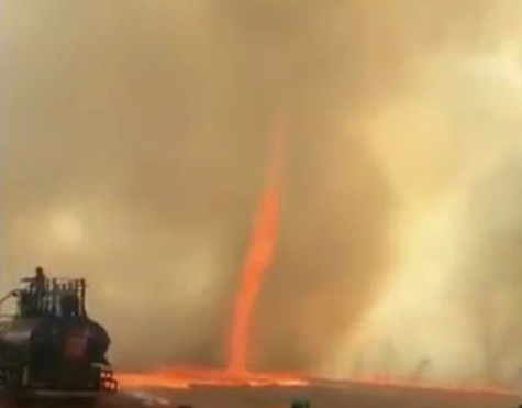 Lốc xoáy lửa siêu hiếm quét qua các trang trại ở Brazil