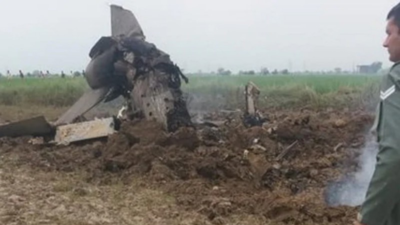 Máy bay huấn luyện MiG-21 của Ấn Độ gặp nạn. Ảnh: NDTV