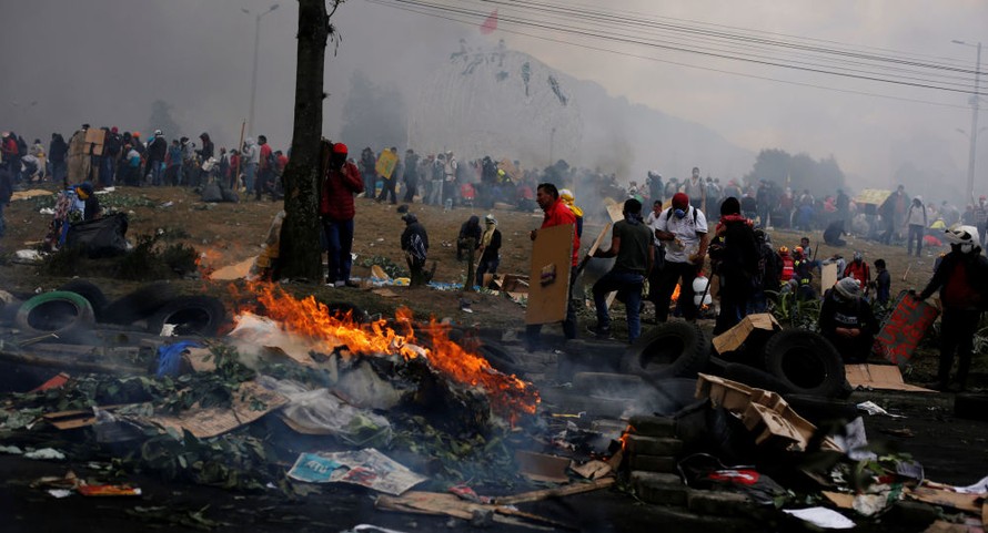 Biểu tình kéo dài trên khắp Ecuador. Ảnh: Reuters