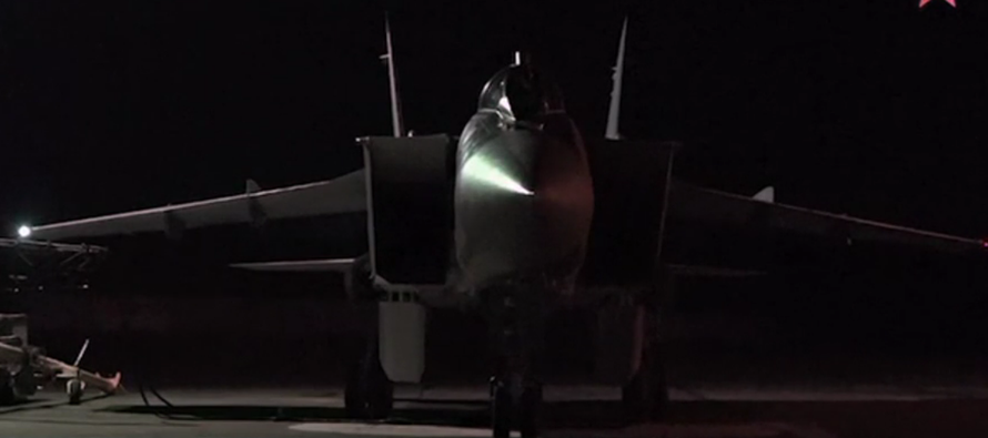 Xem tiêm kích đánh chặn MiG-31 phóng tên lửa huỷ diệt mục tiêu trong đêm