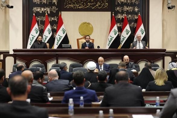 Các nhà lập pháp Iraq trong phiên họp bất thường tại quốc hội hôm 5/1 - Ảnh: Reuters