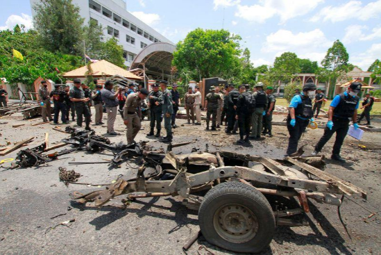 2 vụ nổ bom liên tiếp đã khiến cho 25 người bị thương. Ảnh: Reuters