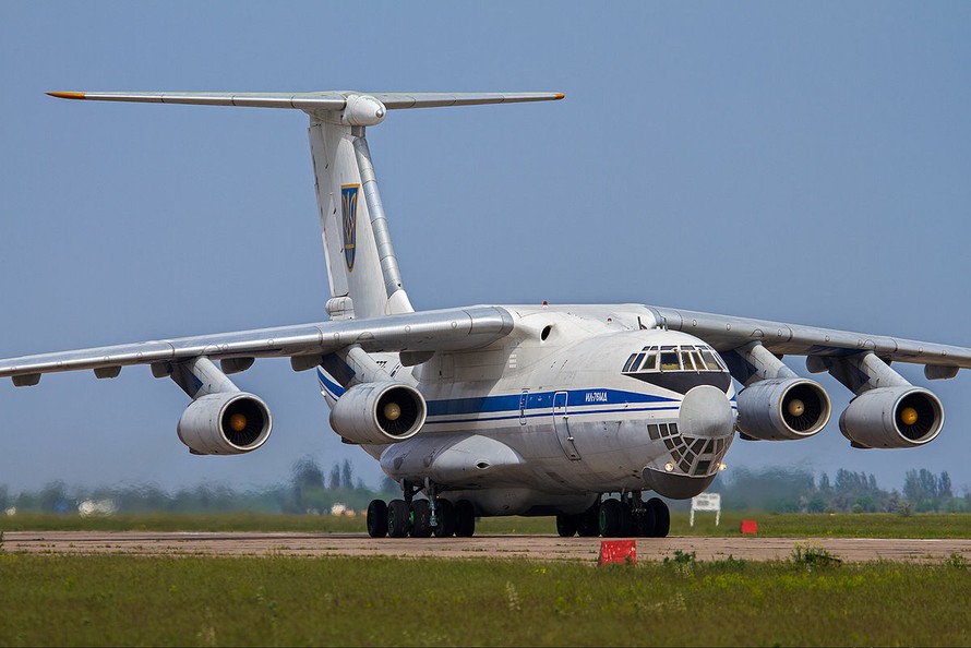 Máy bay vận tải quân sự Il-76