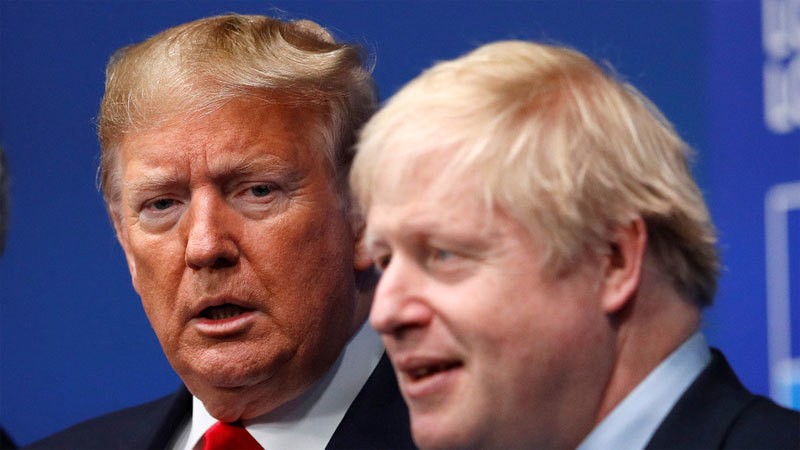 Thủ tướng Anh Boris Johnson và Tổng thống Mỹ Donald Trump tại hội nghị các lãnh đạo NATO ở Watford, Anh, hồi tháng 12/2019. Ảnh: Reuters