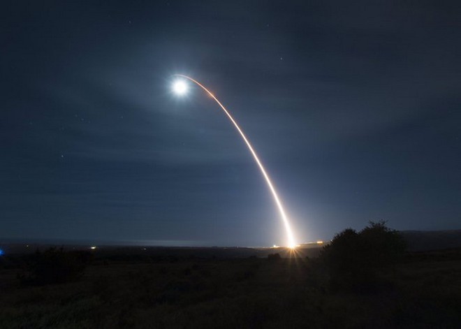 Tên lửa Minuteman III phóng đi từ căn cứ ở California. Ảnh: AFGSC