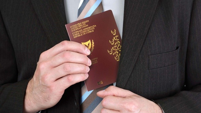 Chương trình dùng tiền mua quốc tịch của Cyprus sẽ bị tạm dừng từ 1/11. Ảnh: AP.